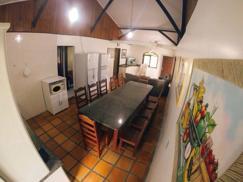 6 Bedroom House - 205 view 4
