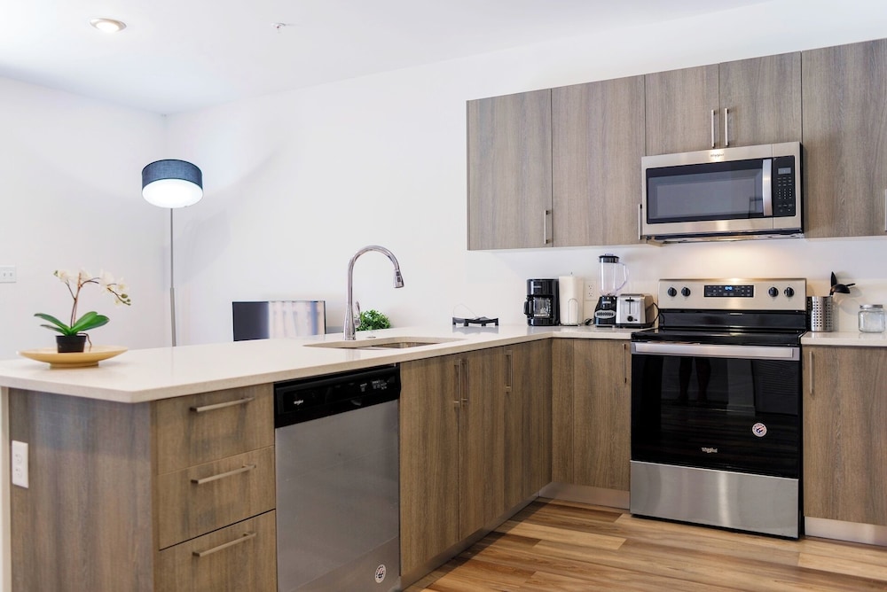 Stylish Townhouses by Design District