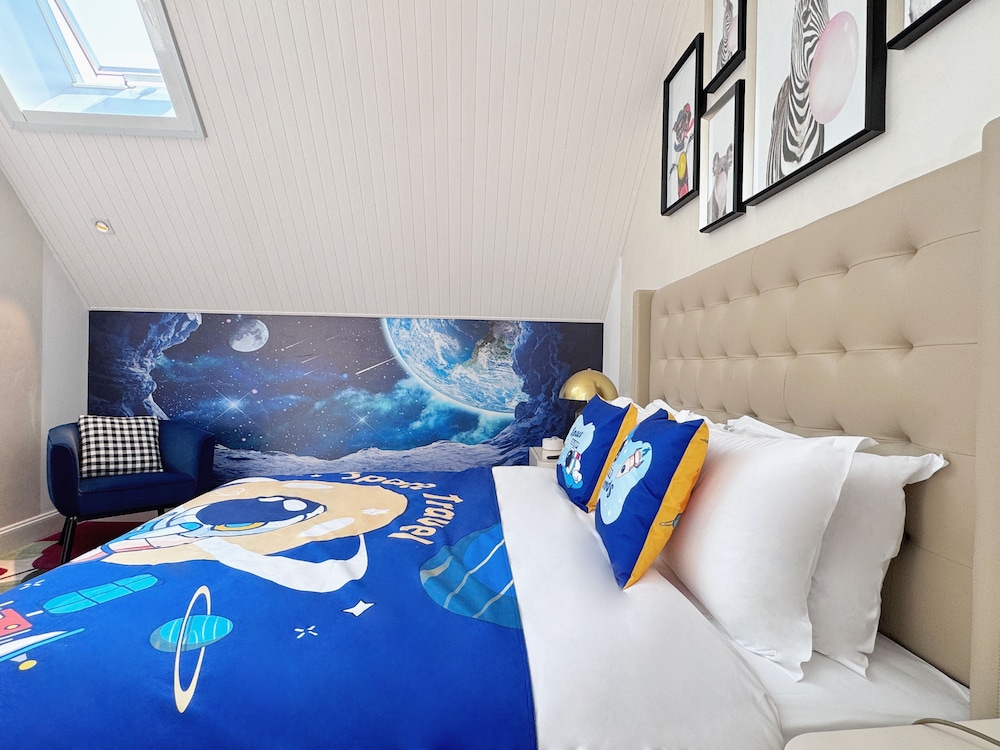 NARADA RESORT SHANGHAI HOTEL Disney Store