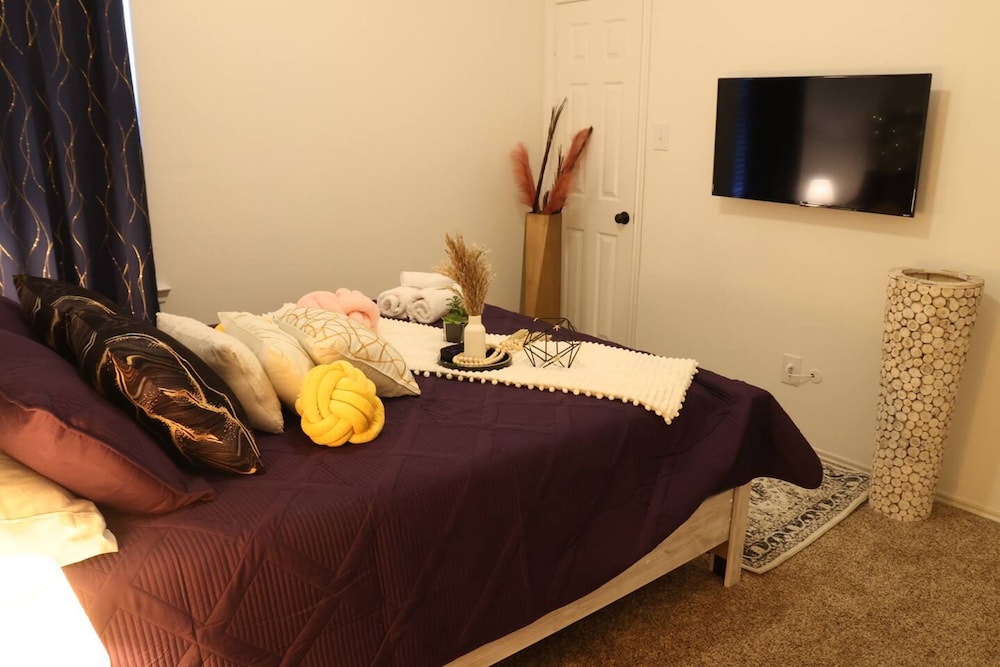 Elegant 3BR Single Level Home Extended Stays