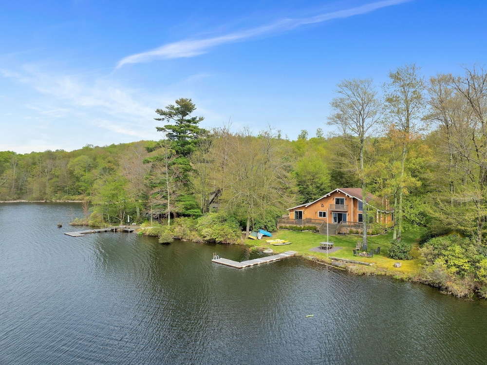 Lakefront Escape - Family Friendly Kayaks