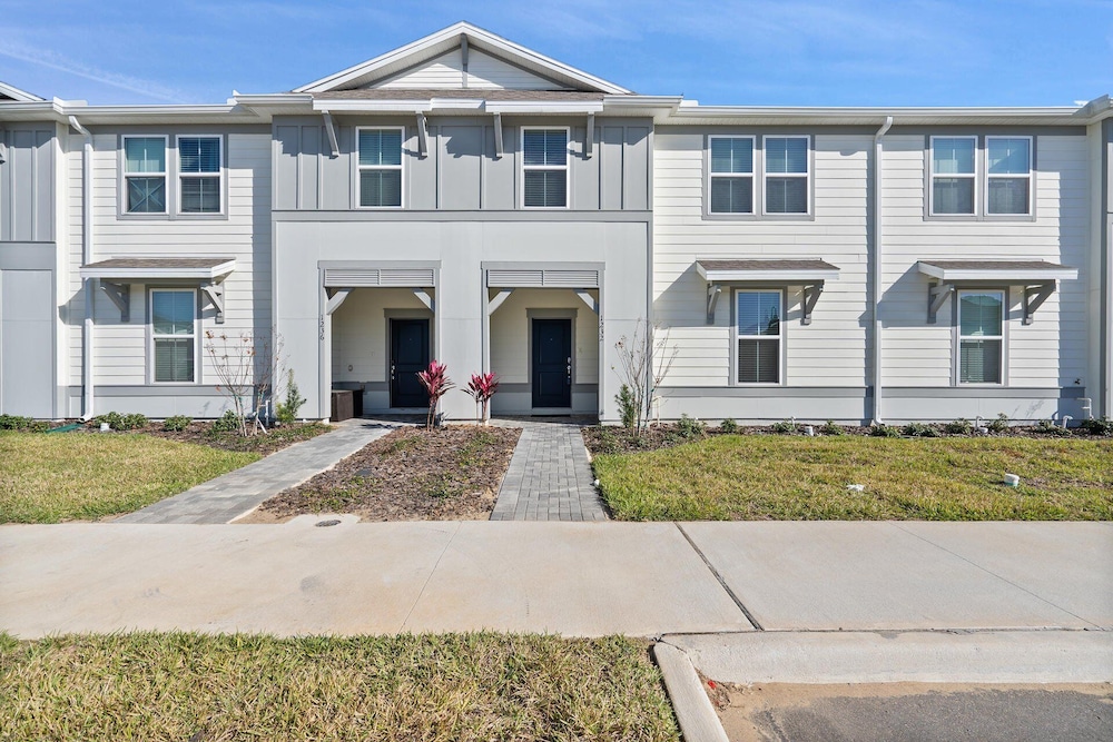 1232 Blue Island Dr
