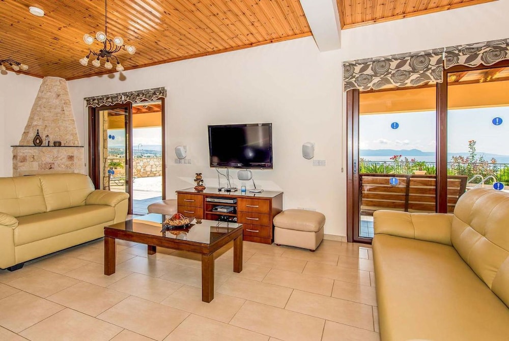 Sunset View Villa in Argaka