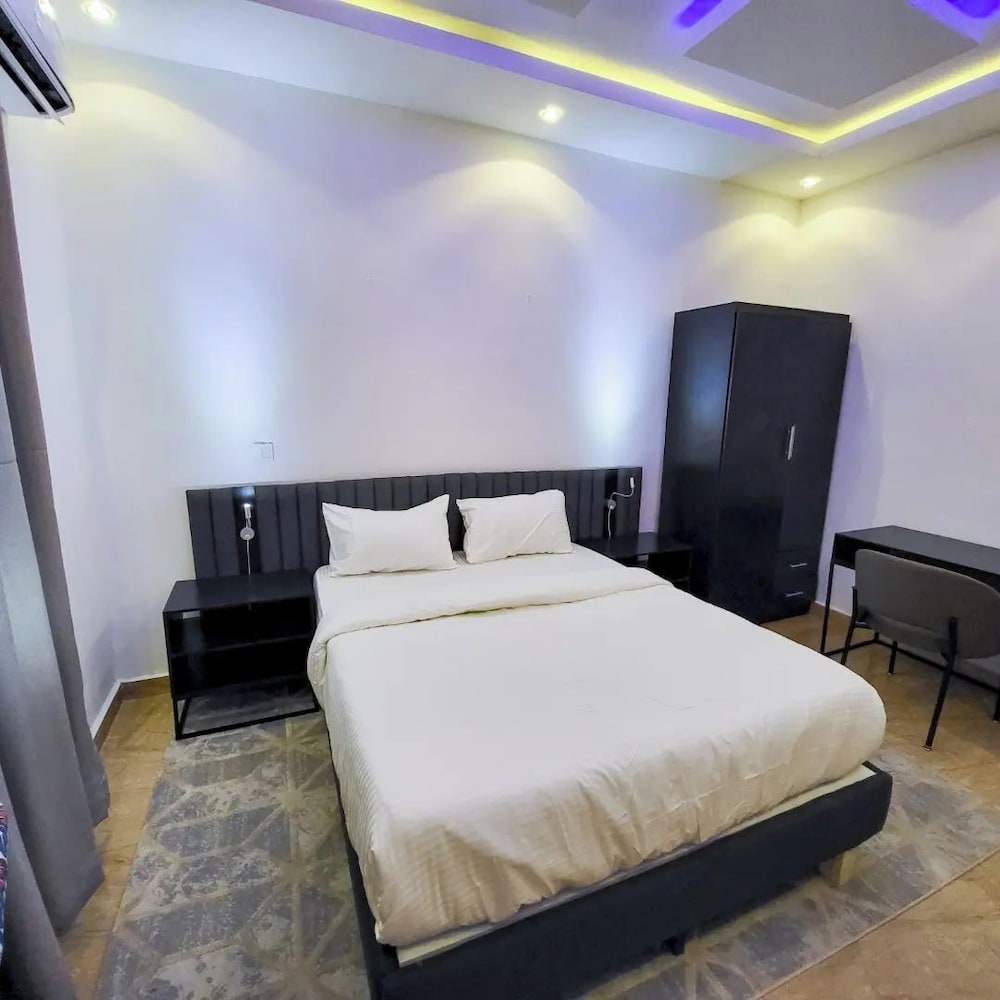 Urban Edge Comfort Apartment