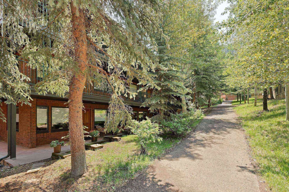 Aspen Mountain Condos by iTrip Aspen Snowmass view 4