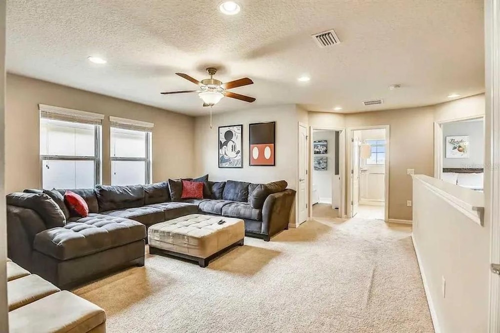 Gorgeous 5Bd w Private Pool Windsor Westside 8893