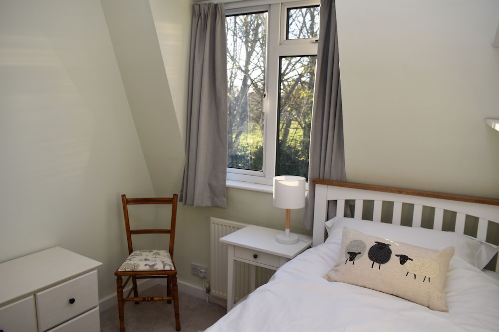 Maytham Cottage view 3