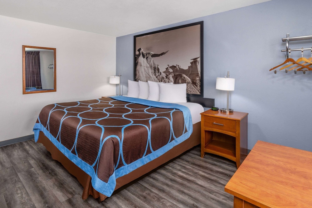 Super 8 by Wyndham Clayton