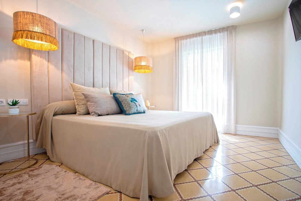 Wonderful 5-bedroom Apart in Granada. Recogidas II