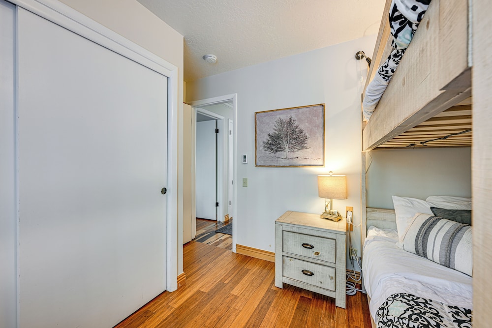 Walk to Giant Steps: Mtn Retreat w/ Hot Tub Access