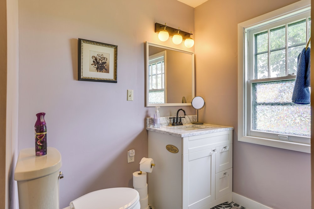 Group Getaway: Luxe Farmhouse in Mt Horeb!