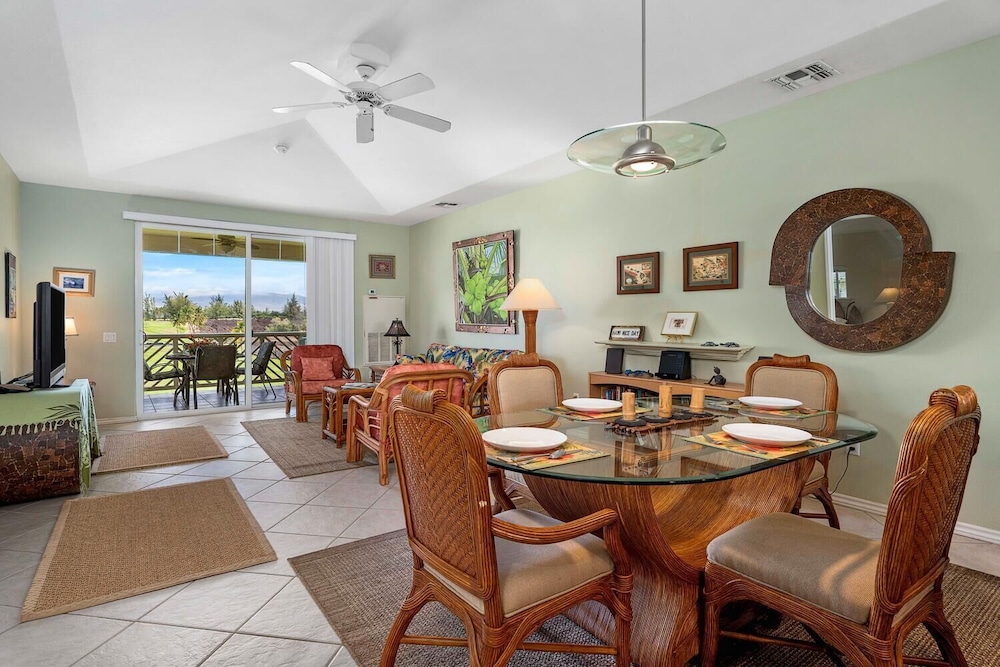 Top Floor - Amazing Golf & Mountain Views - Walk to Restaurants - Vrkcv