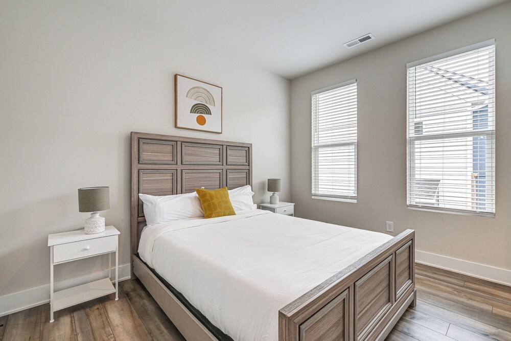Walk to Music Factory: Townhome w/ Rooftop Deck!