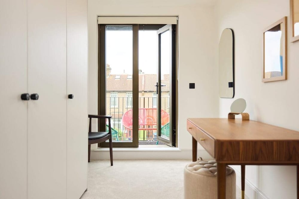 The South Wimbledon Place - Adorable 2bdr Flat With Balcony