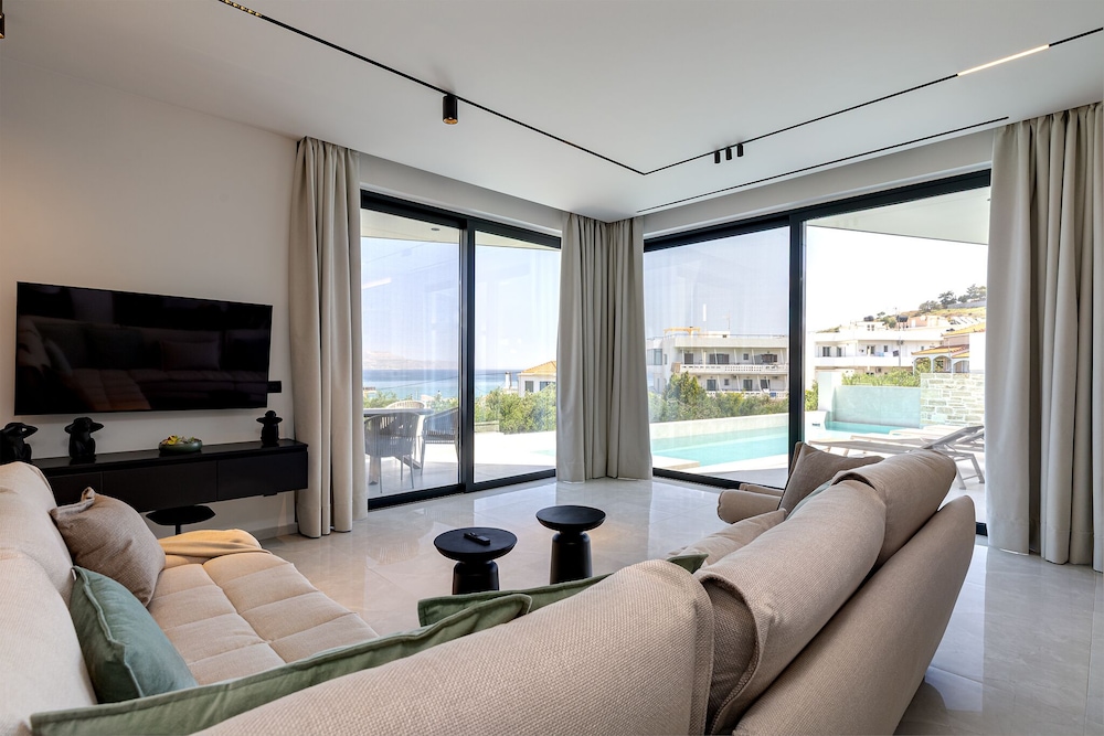 Bella Casa - Newly Built Designer Villa