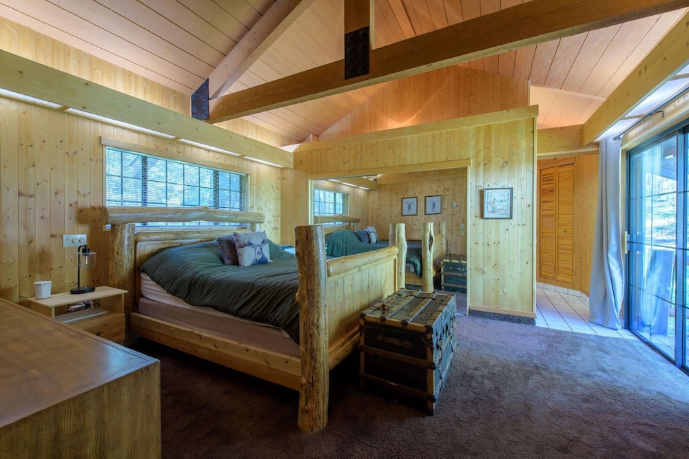 Glen Lake Cabin in the Woods