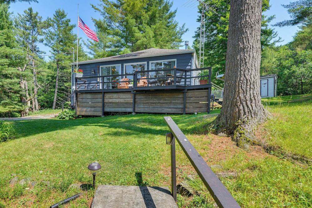 Fishing & Boating Paradise: St Lawrence River Home