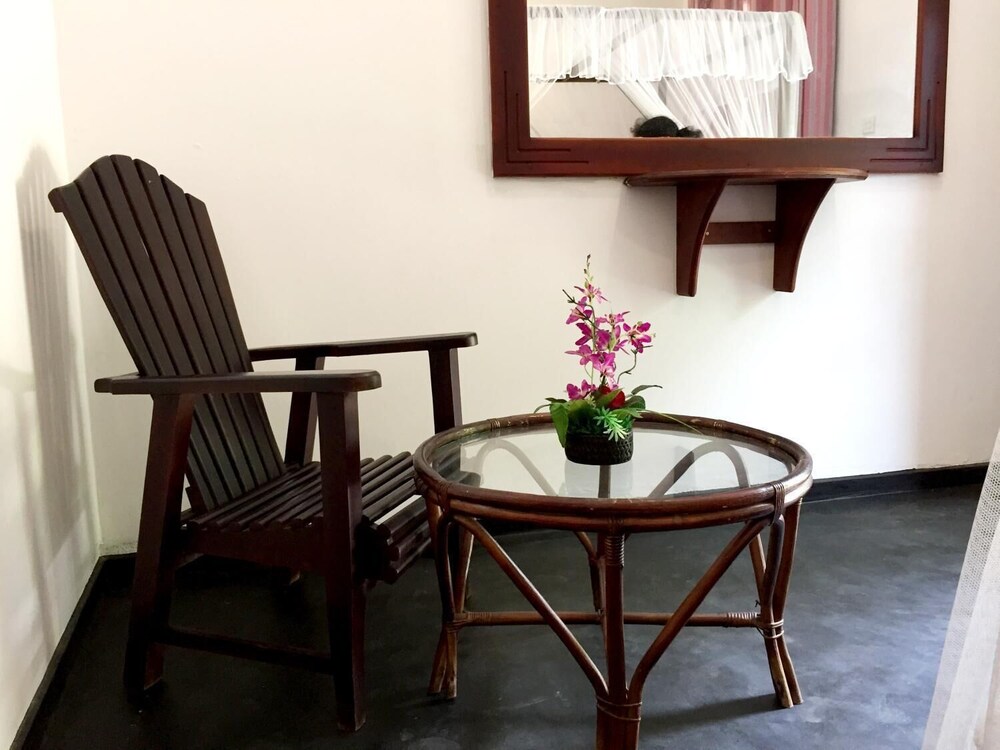 Damith Tourist Inn