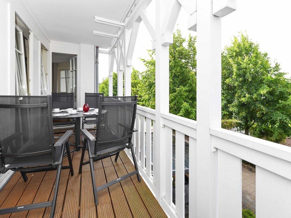 Comforts Near Seaside Charm view 3