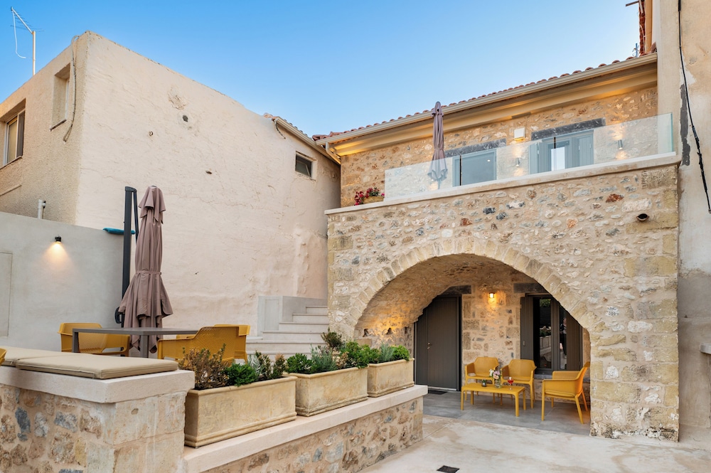 Cardamilia Suites