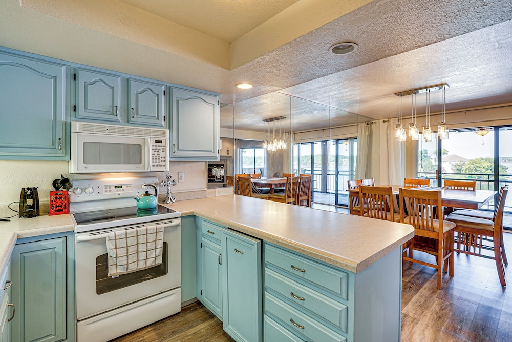 Boat Slip & Pool Access at Lake Ozark Condo!