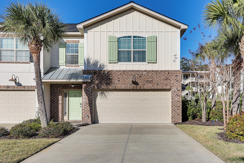 3 Mi to Pier Village: Dog-friendly St Simons Home!