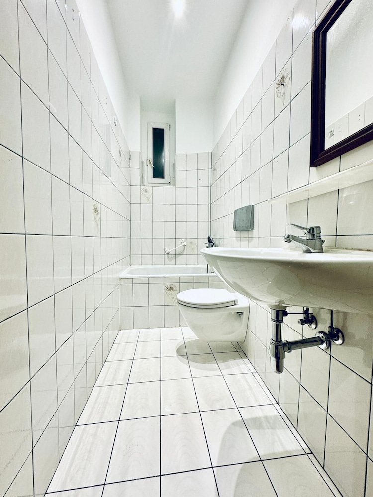 5BR Apt For 10 Walk to Kaufpark Alterlaa