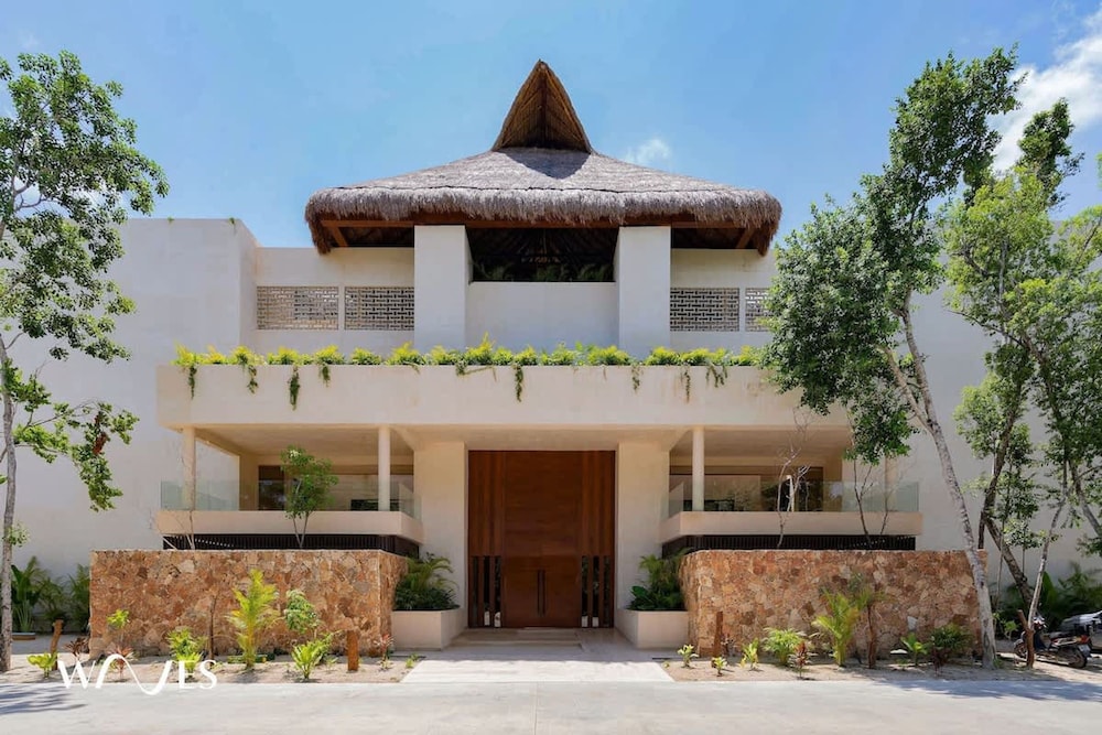Premium Apartment W Private Pool Garden