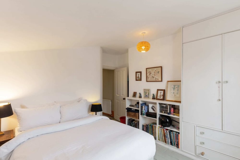 Lovely 4 Bedroom House near Portobello
