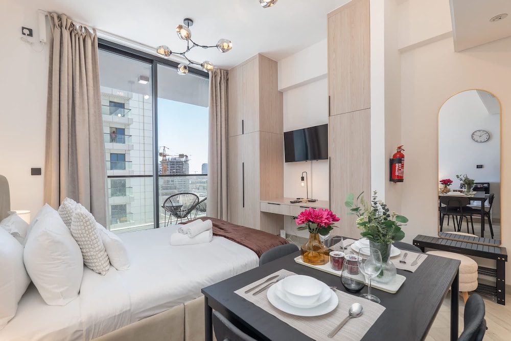 Outstanding Studio in Empire Residence JVC