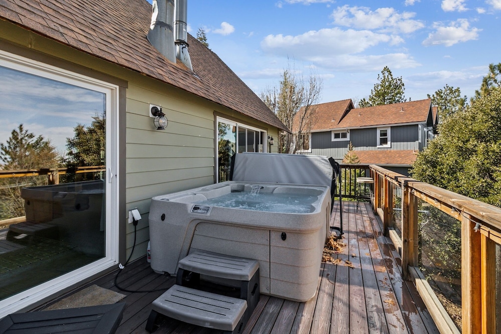 The Volpe Den 3 Bedroom Cabin