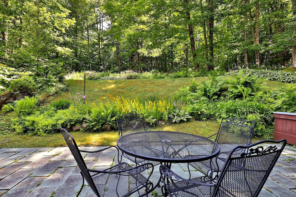 Rent An Inn! Takeover The Birch Ridge W/ Your Group. Mountain Lodge: 11 Rooms, Bar, Fireplace. 28ppl 11 Bedroom Home