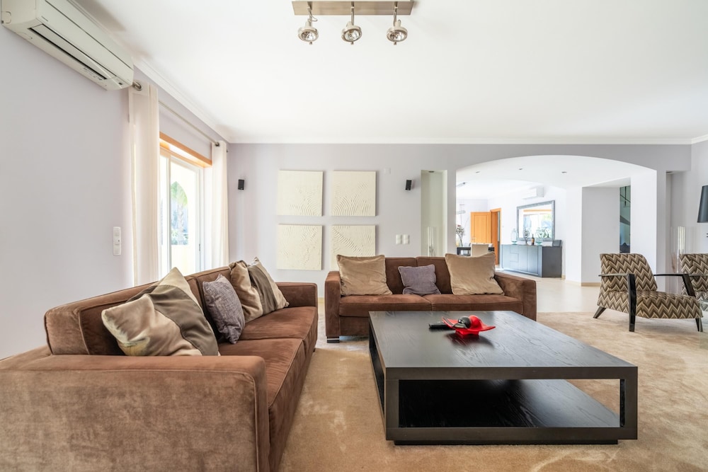 Villa Amarela - Luxurious 4 Bedroom Villa in Lagos