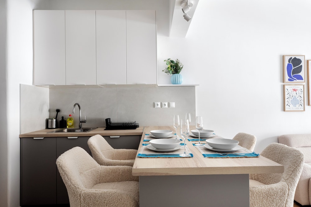 Les Nuances de Blue 1-BR Apt in Athens
