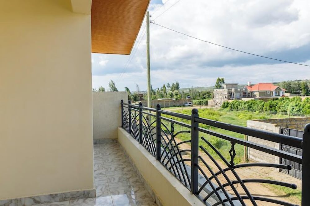 Lux Suites Golden View Manor Naivasha