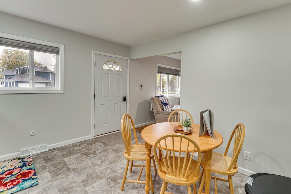Walk to Lagoon Saloon! Chic Home on Nugent's Canal
