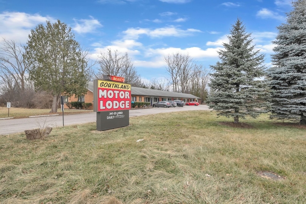 Comfortable Room With Bath in Brownstown