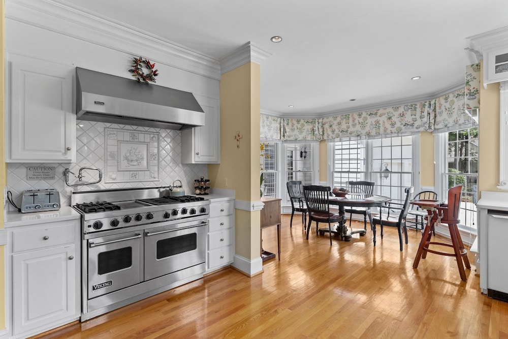 Lake Escape - Lake Waccamaw 7 Bedroom Home