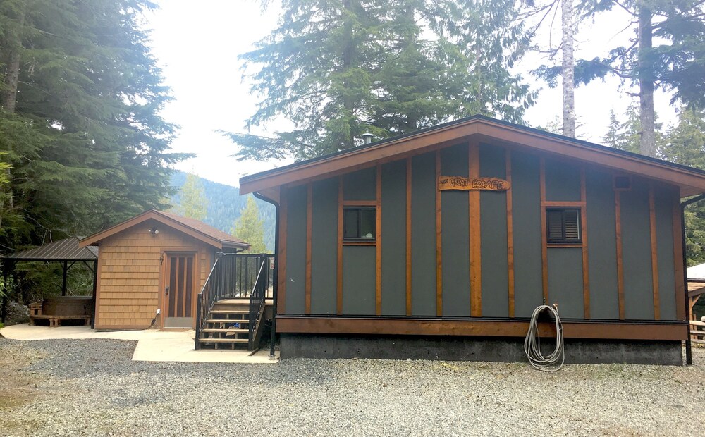 The Great Escape Secluded with Hot Tub