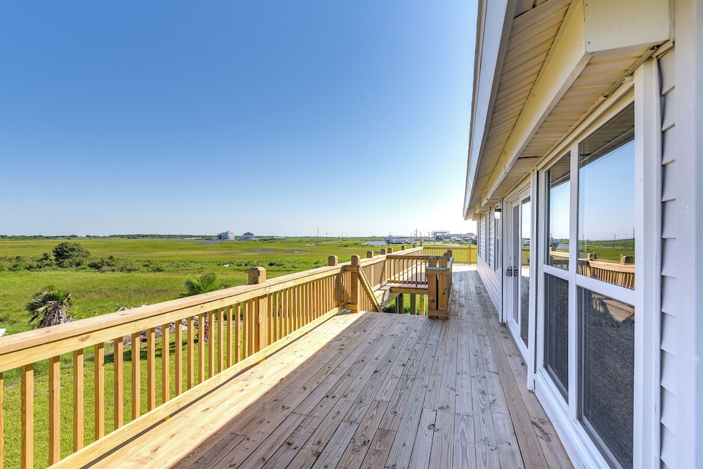 Crystal Beach Home w/ Large Deck & Bay Views! view 4