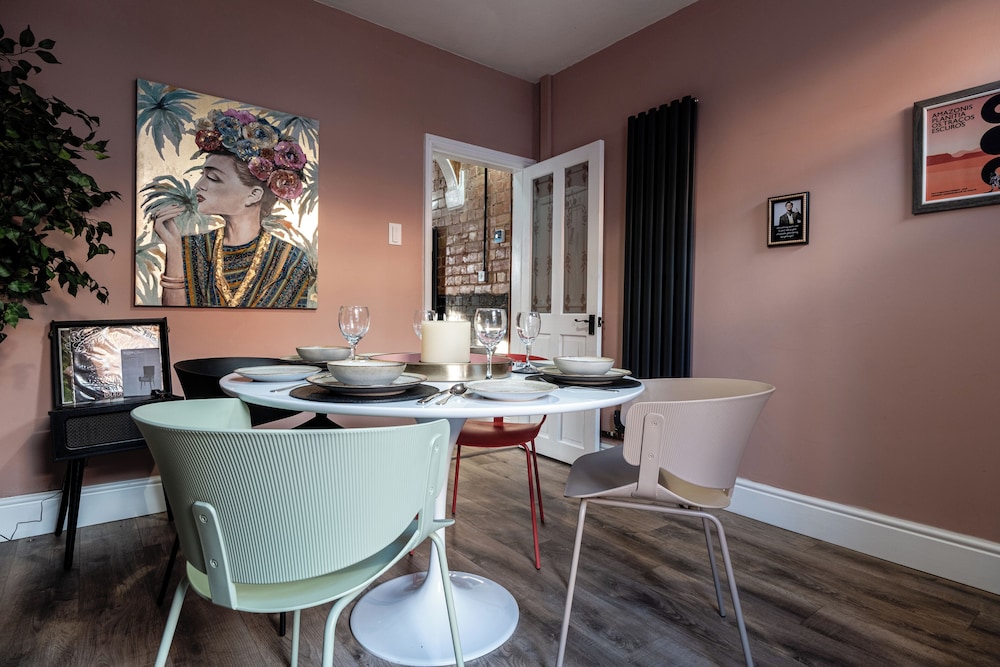 Lowell Street - Cosy 2 BD in Worcester