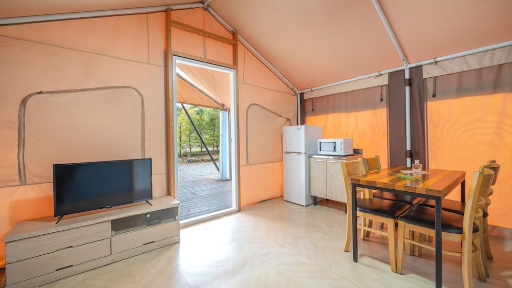 Gapeyong Fourseason Pet Glamping Caravan