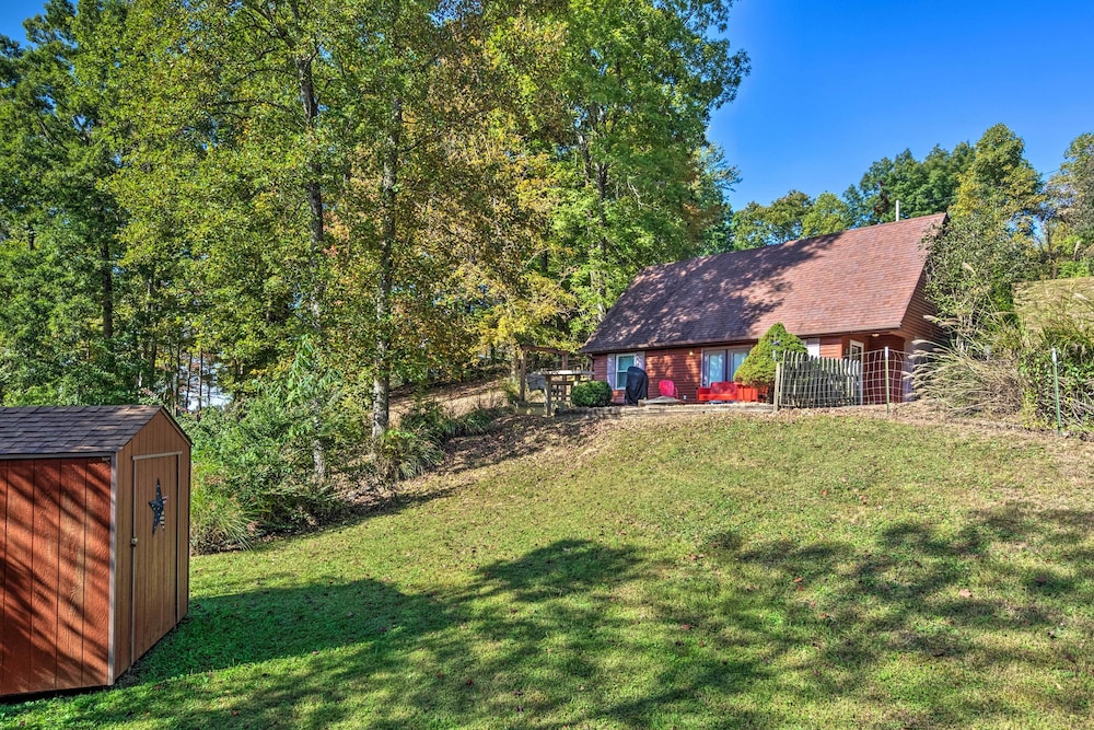 Albany Home < 1 Mi to Dale Hollow Lake! view 5