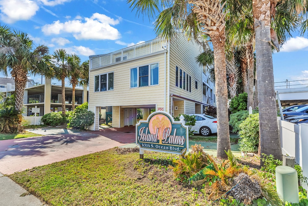 Hotel Island palms - Image 1