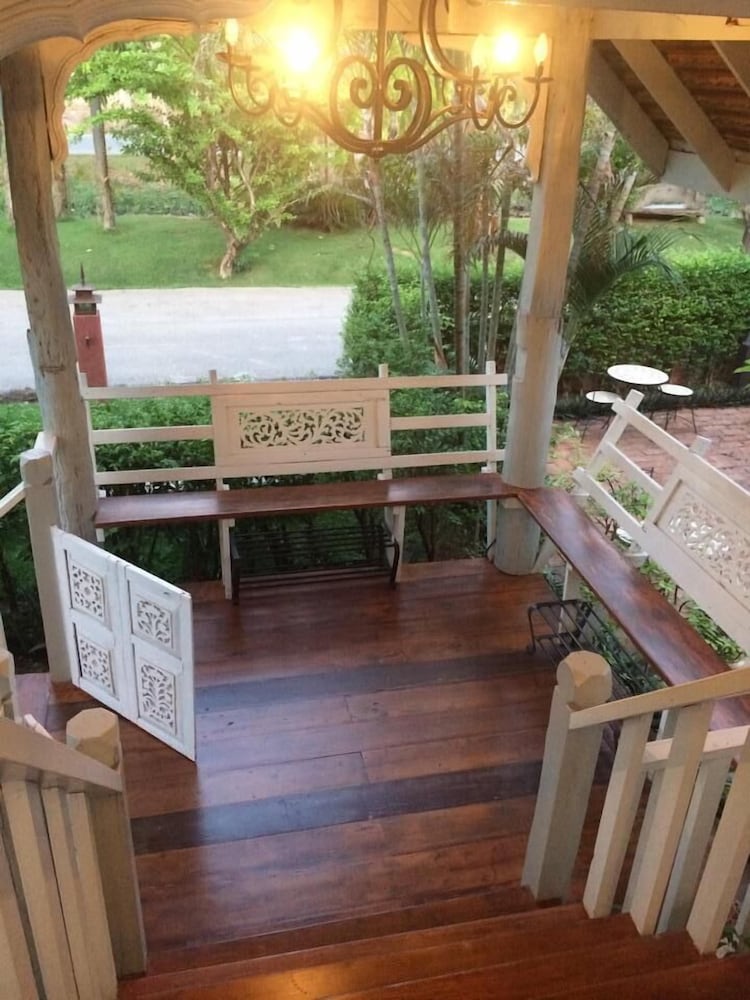 Dorm of Happiness by Tharaburi Resort