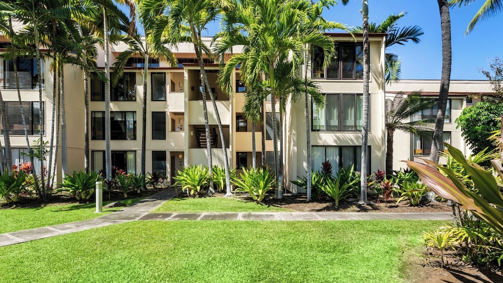 Oceanfront Penthouse With Sunset Views, A/C and Wraparound Lanai! - Vrkcv