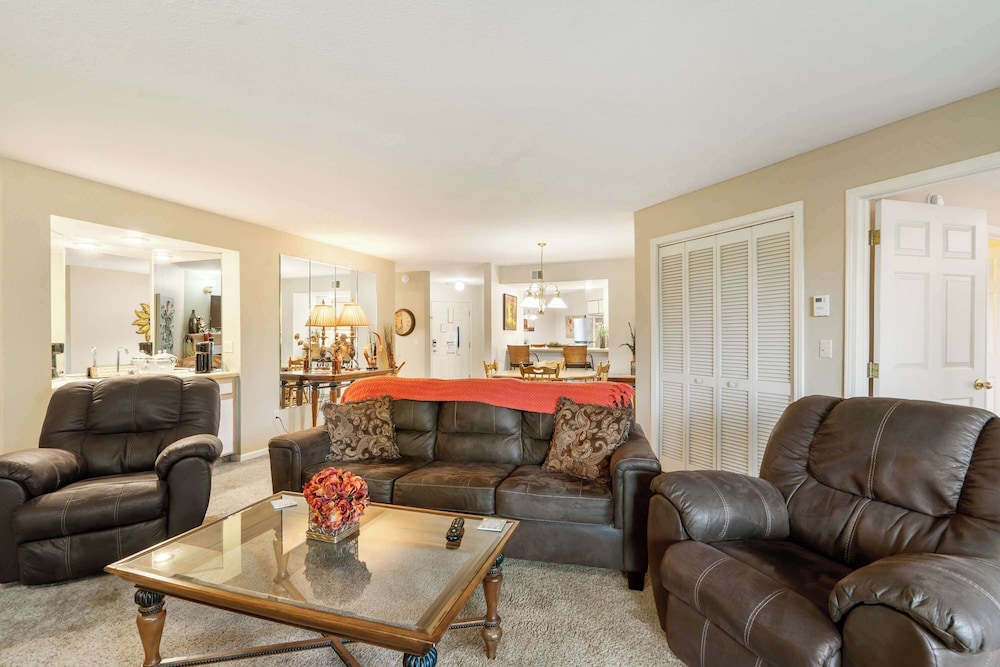 Fairway Retreat for 6 – Walk-in and Pet Friendly