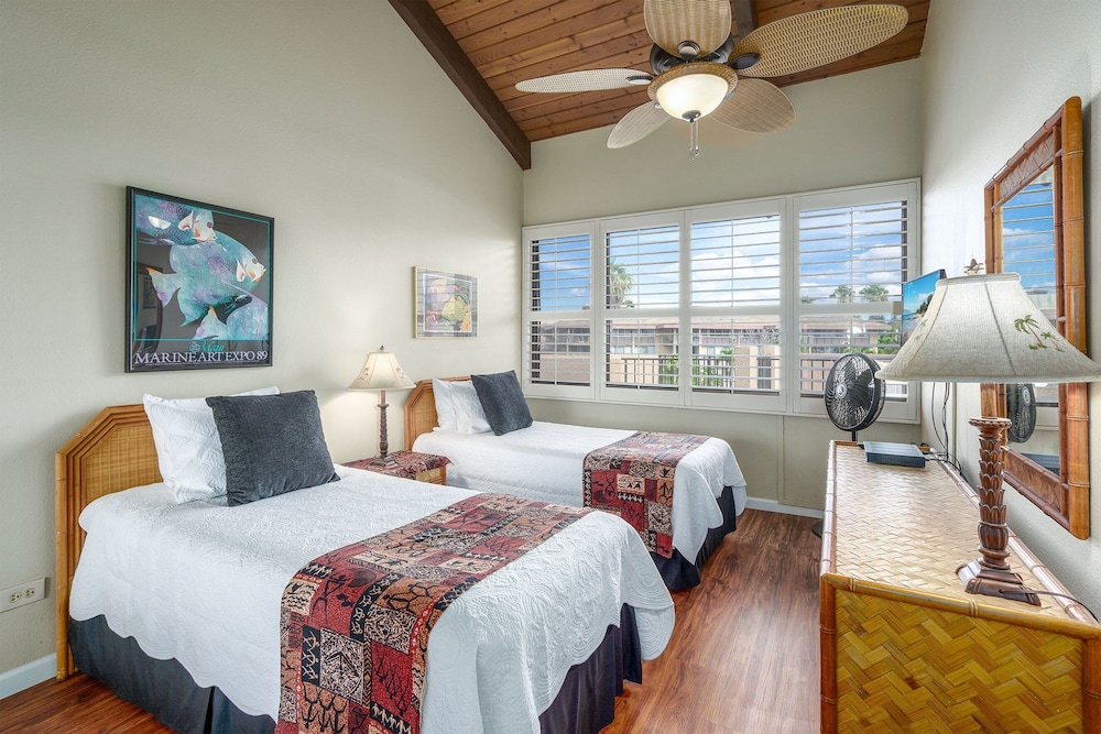 Kamaole Sands 2-406 - Luxurious Renovation - Penthouse Ocean Views - Split AC