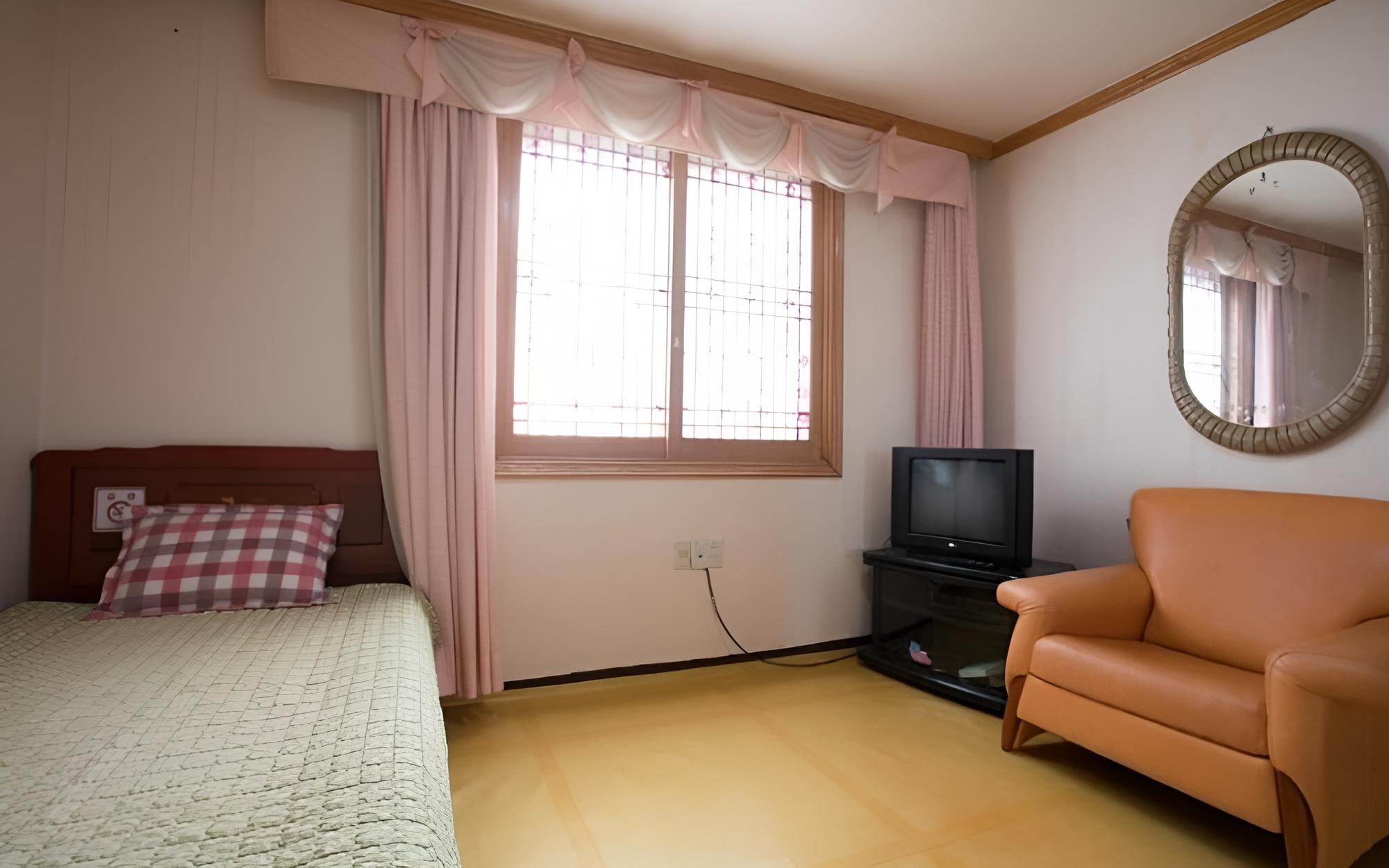 Namhae Badatga Byeoljang Pension view 3