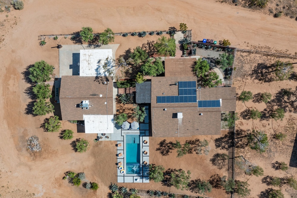 Sunset Grove Two Beautiful Homes w Private Pool